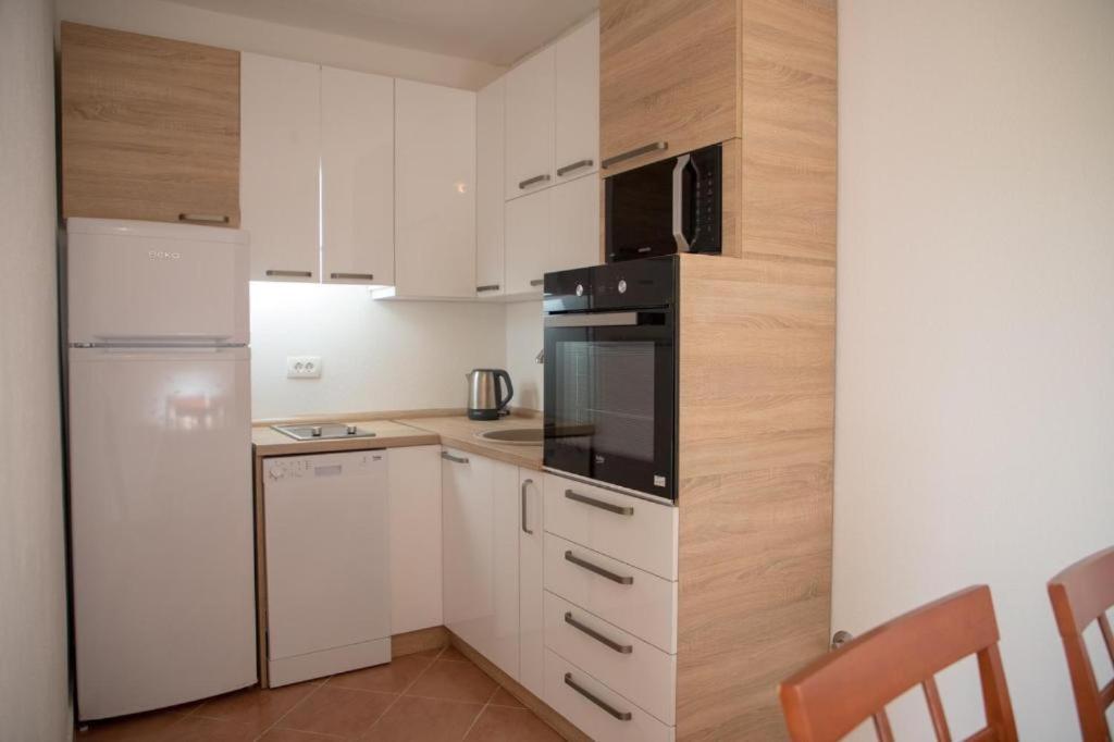 Maki Apartments - Plavi Horizonti Beach Тиват Екстер'єр фото